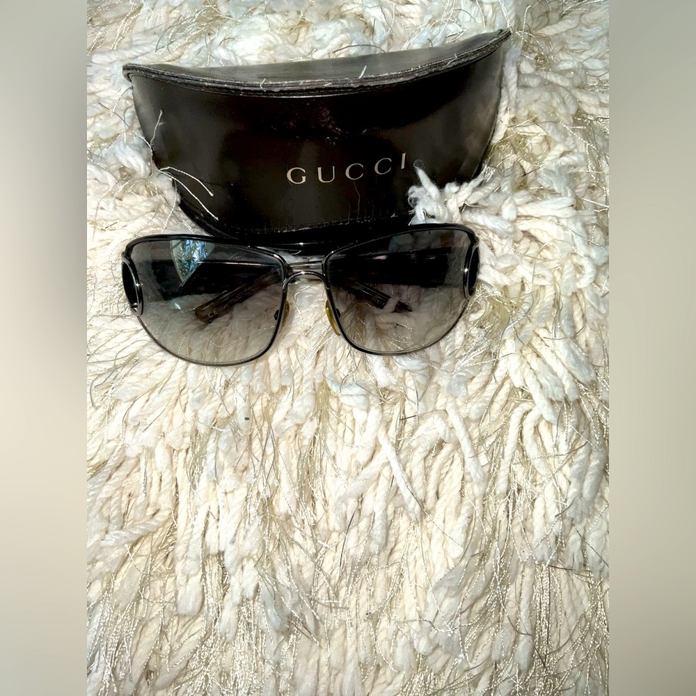 Ladies Gucci sunglasses